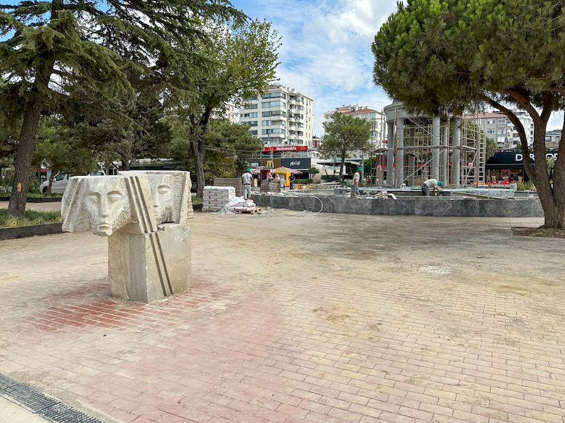 Maltepe'deki Bakireler anıtı 1