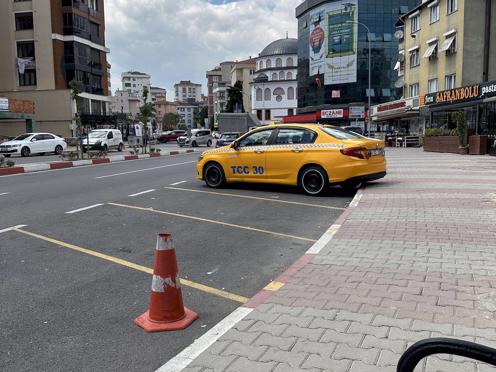 İzmir’de Taksi Ücretlerine Zam Geldi görsel.
