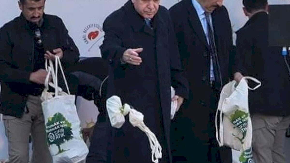 Erdogan I Uzduler 200 Gram Cay Dagittigi Mitingde Kavga Cikti Kartal 24