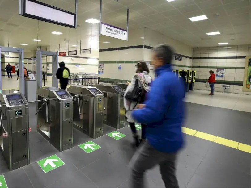 i̇stanbul'da metro saatlerine 'normalleşme' düzenlemesi
