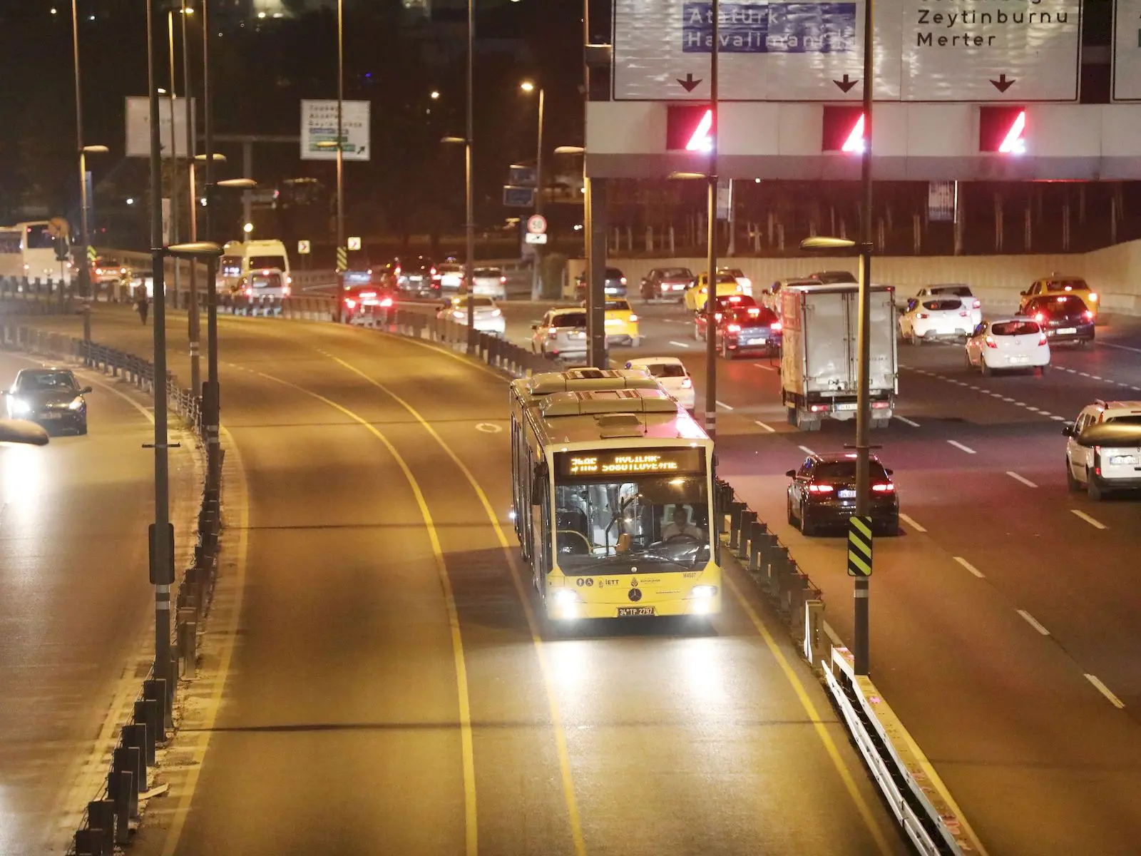 Otobüsten metroya, metrodan otobüse aktarma görsel.