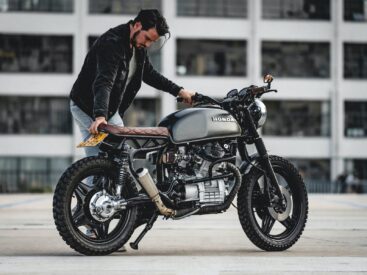 Motosiklete nasıl binilir? görsel.