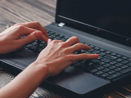 Laptop klavyesini devre dışı bırakma görsel.