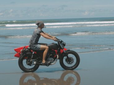 Imagen de ¿Cómo subirse a una moto?.