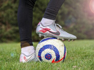 En iyi futbol ayakkabıları görsel.
