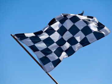 Formula 1’de bayrakların anlamı görsel.