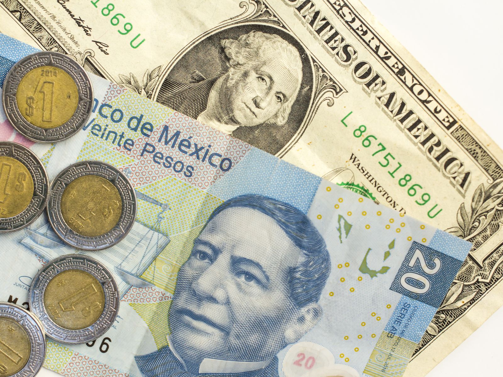 Мексиканские песо в доллары. Мексиканский песо. Мексиканское песо банкноты и монеты. Песо картинка. Самое первое Мексиканское песо.