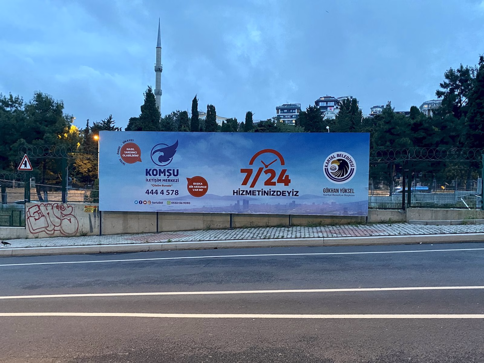 Komşu İletişim Merkezi Nedir? Telefon görsel.
