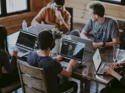 DevOps nedir? Uygulamaları ve faydaları görsel.