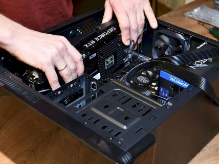 NVIDIA GTX ve RTX arasındaki görsel.