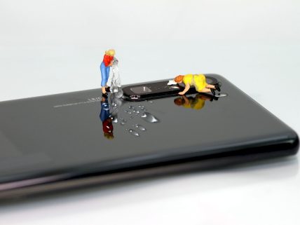 Akıllı telefon nasıl temizlenir? görsel.