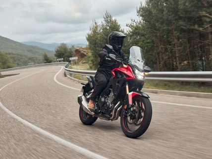 Honda CB500X motosiklet özellikleri ve görsel.