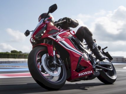 Honda CBR650R motosiklet özellikleri ve görsel.