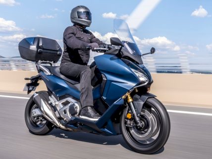 Honda Forza 750 motosiklet özellikleri görsel.