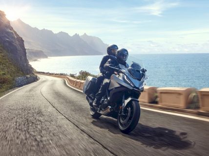Honda NT1100 motosiklet özellikleri ve görsel.