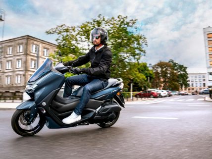 Yamaha NMAX 155 motosiklet özellikleri görsel.