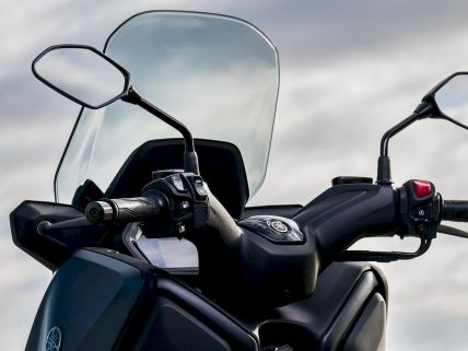 Yamaha XMAX 250 motosiklet özellikleri görsel.