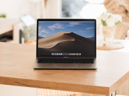 Macbook Air ile Macbook Pro görsel.