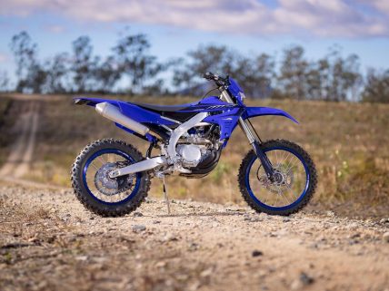 Yamaha WR450F motosiklet özellikleri ve görsel.