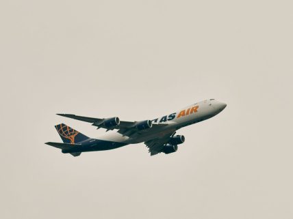 The best flight tracking apps image.
