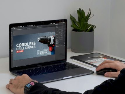 Grafik tasarım için laptop özellikleri görsel.