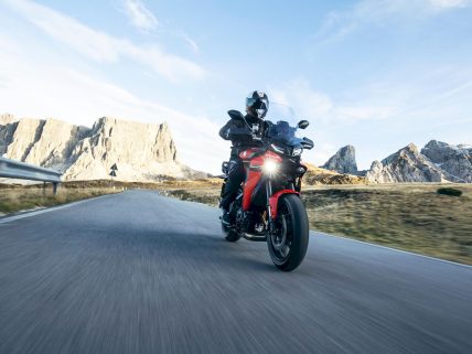 Yamaha TRACER 9 motosiklet özellikleri görsel.