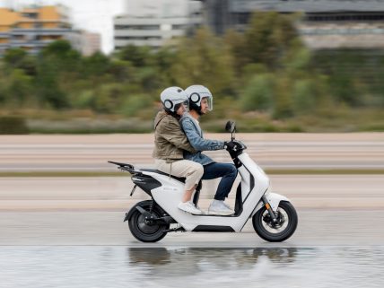 Honda EM1 e: motosiklet özellikleri görsel.