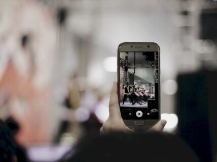 Mobile video editing apps image.
