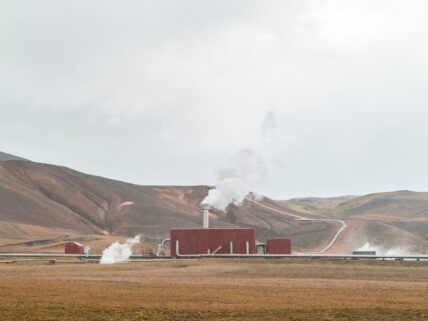 How does geothermal energy work? image.