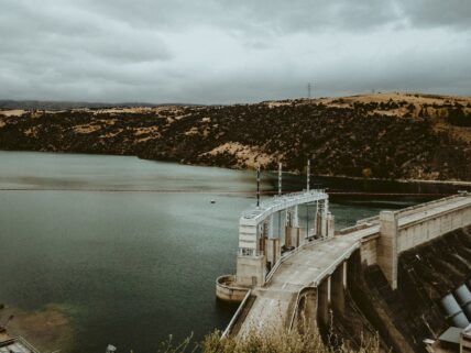 How do hydroelectric power plants image.
