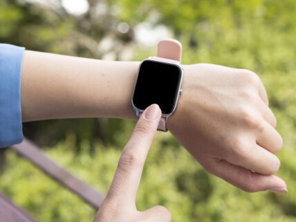 Apple Watch kamera siyah ekran görsel.