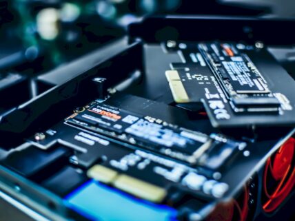 HDD ve SSD arasındaki fark görsel.