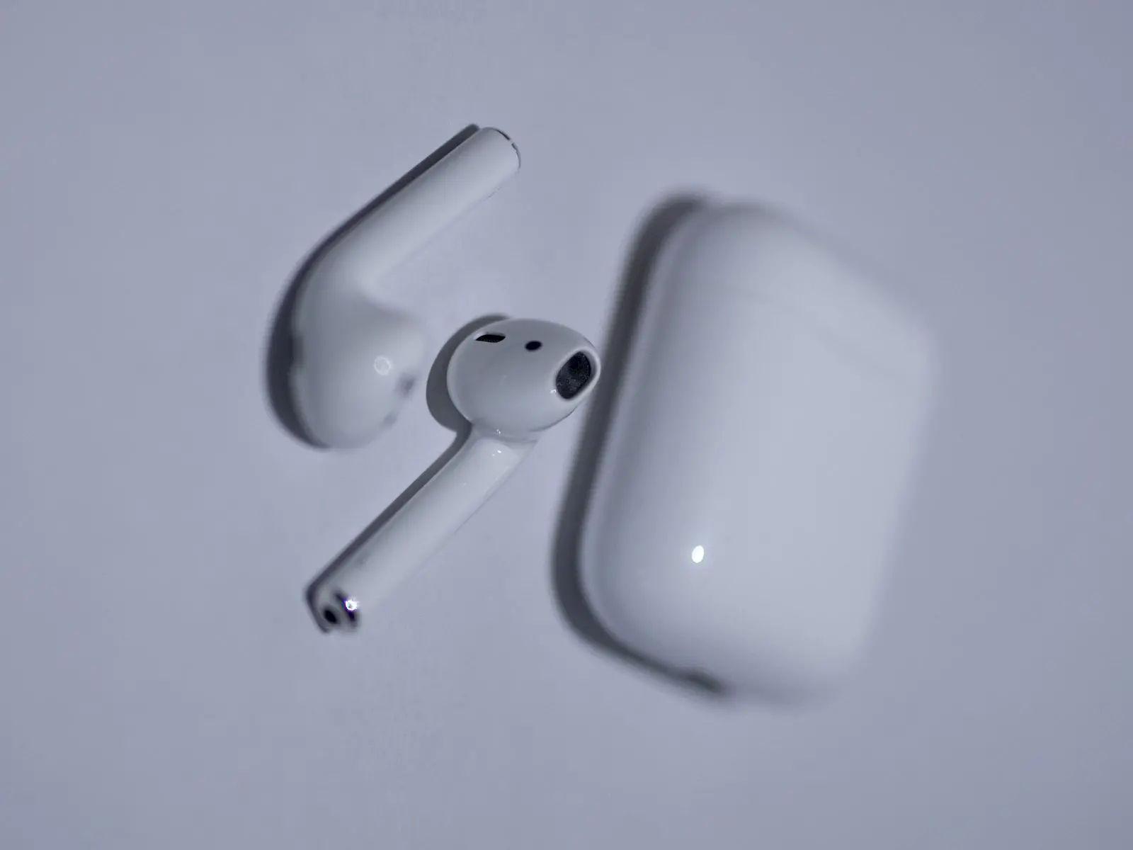How to update AirPods? image.