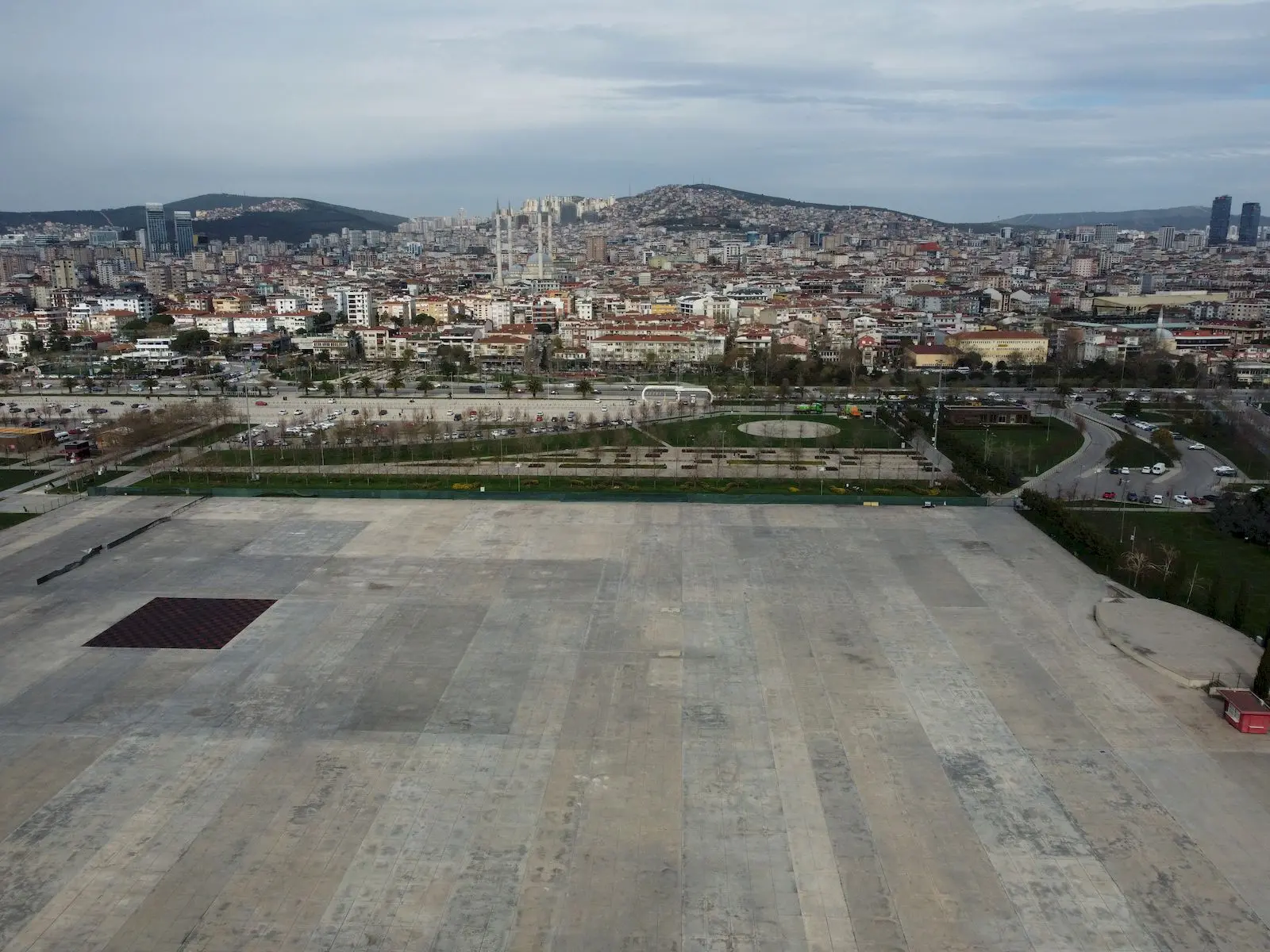Marmaray ile Maltepe miting alanına görsel.