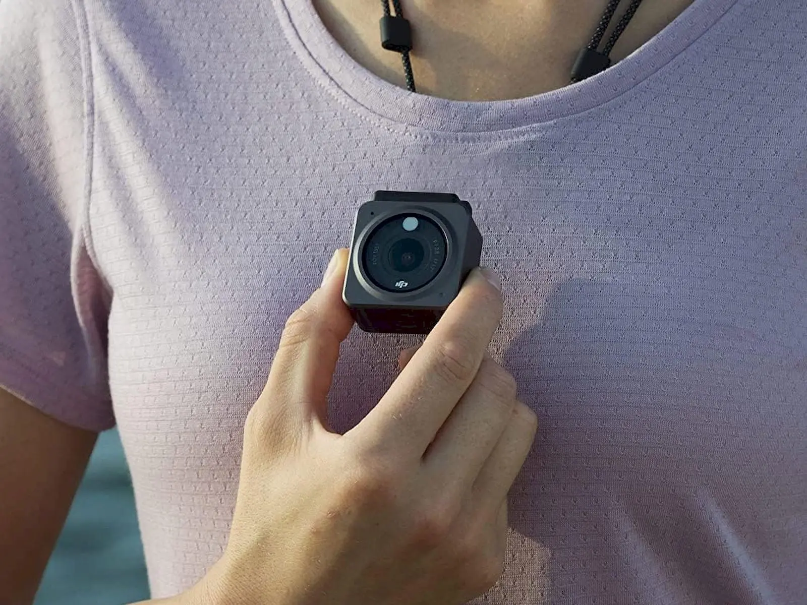 DJI Action 2 aksiyon kamerası görsel.