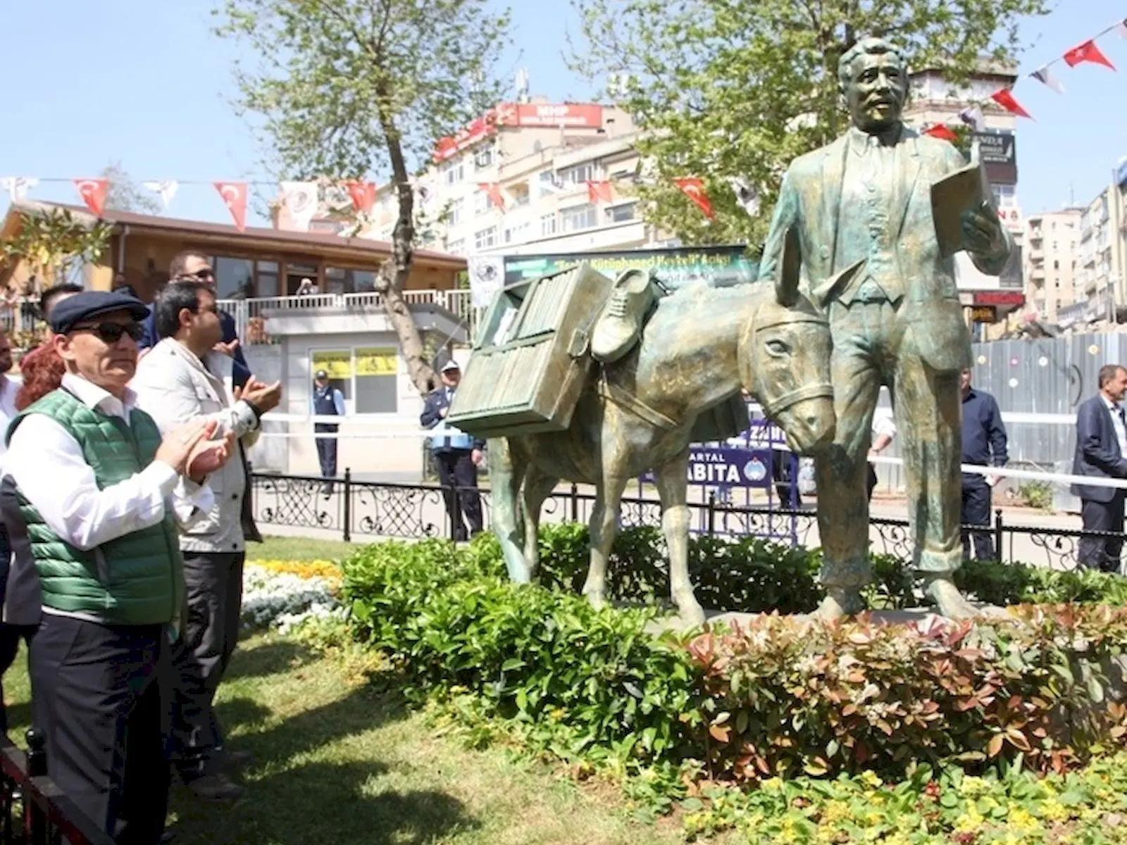 Kartal’da eşek heykeli nerede? görsel.